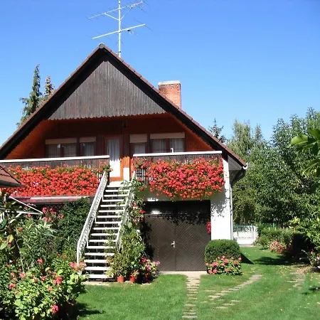 Marika-lak * Siófok